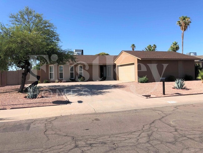 property at 3672 W Windrose Dr