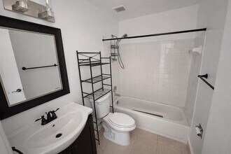 5332 NE 6th Ave, Unit G12 in Fort Lauderdale, FL - Building Photo - Building Photo