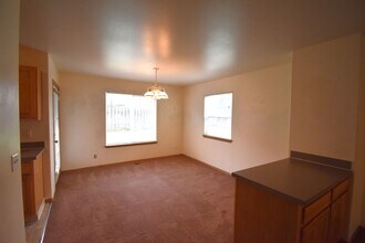 3513 22nd Ct in Albany, OR - Building Photo - Building Photo
