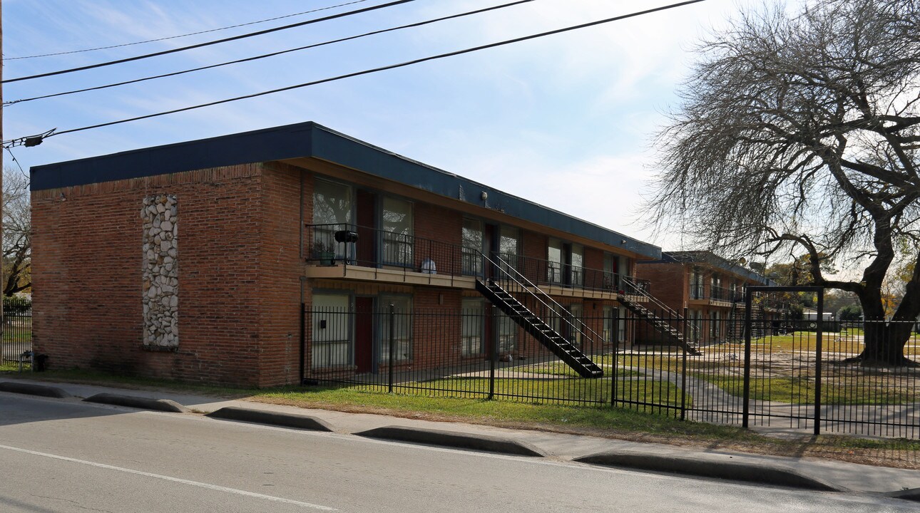 Aldine Apartments in Houston, TX - Building Photo