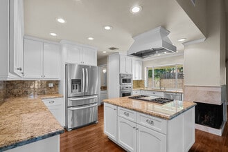 9835 Columbus Ave in Los Angeles, CA - Building Photo - Building Photo