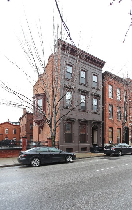 904 N Calvert St in Baltimore, MD - Building Photo
