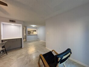 6601 Sands Point Dr in Houston, TX - Building Photo - Building Photo