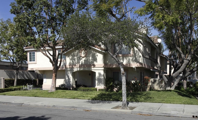 1551-1571 W Orangethorpe Ave in Fullerton, CA - Building Photo - Building Photo