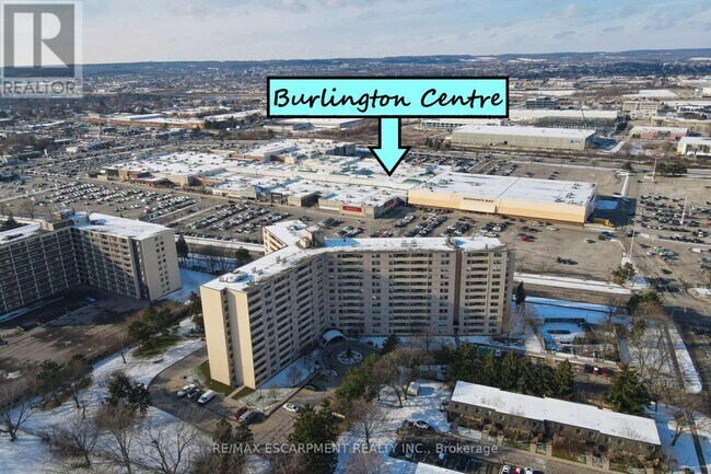 700 Dynes Rd in Burlington, ON - Building Photo - Building Photo