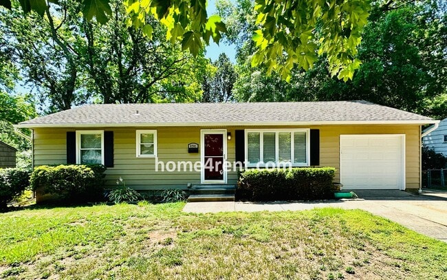6701 W 76th Terrace in Overland Park, KS - Building Photo - Building Photo