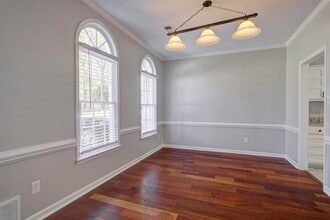 5707 Chester St in Arlington, TN - Foto de edificio - Building Photo