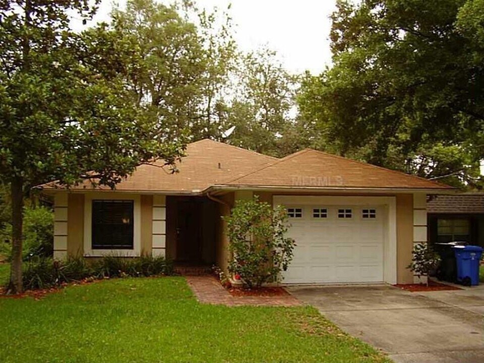 2207 S Village Ave in Tampa, FL - Building Photo