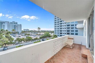 4747 Collins Ave in Miami Beach, FL - Building Photo - Building Photo