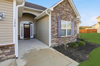 124 Regatta Way in Sneads Ferry, NC - Building Photo - Building Photo
