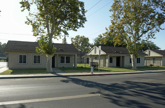 832 Tulare St in Fresno, CA - Foto de edificio - Building Photo