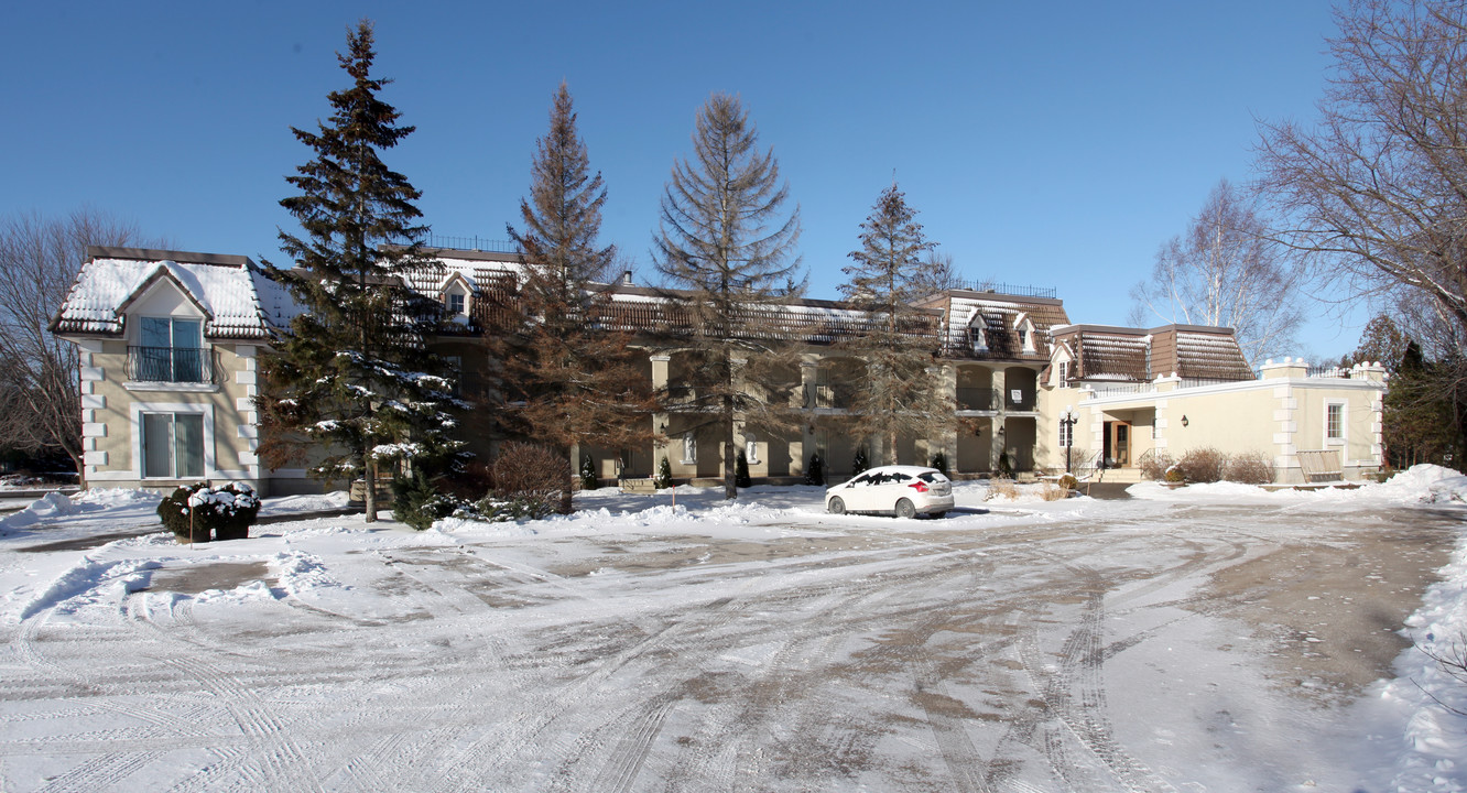 Chateau Genevieve in Ramara, ON - Building Photo