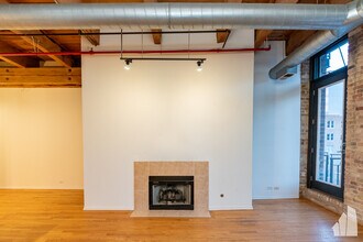 375 W Erie St, Unit 508 in Chicago, IL - Building Photo - Building Photo