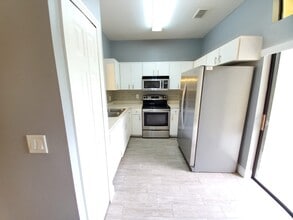 6037 Scotchwood Gln, Unit 4 in Orlando, FL - Building Photo - Building Photo