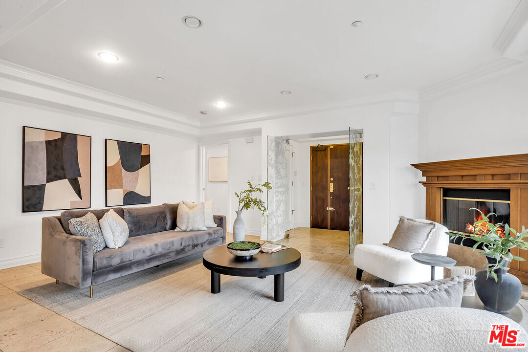 871 Granville Ave in Los Angeles, CA - Building Photo