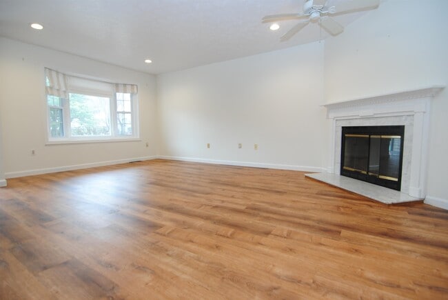 5 Cadogan Way in Nashua, NH - Building Photo - Building Photo