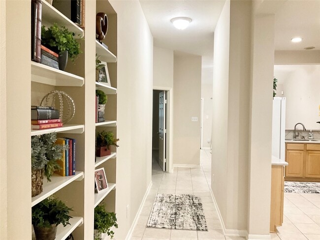 property at 186 N Valley Oaks Cir