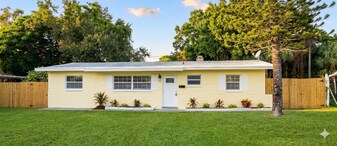 4161 Bluefish Dr SE in St. Petersburg, FL - Building Photo
