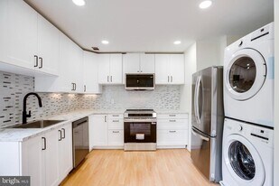 1709 Westwind Way in McLean, VA - Building Photo