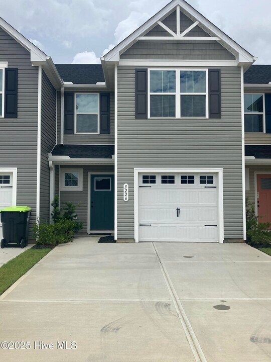 3226 Edgemead Cir in Calabash, NC - Foto de edificio