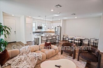 27605 Sawtooth Ln in Santa Clarita, CA - Building Photo - Building Photo