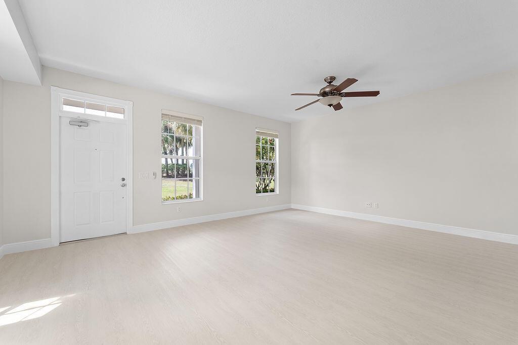 122 Ashley Ct in Jupiter, FL - Building Photo