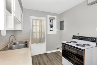 206 Goldsmith St NE in Huntsville, AL - Building Photo - Building Photo
