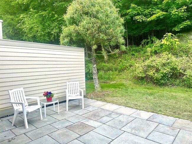 646B Heritage Hls in Somers, NY - Building Photo - Building Photo