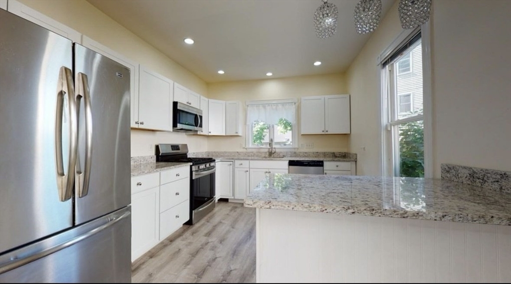 72 Crescent Ave in Boston, MA - Building Photo