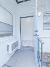 2499 SW 27th St in Miami, FL - Building Photo - Building Photo