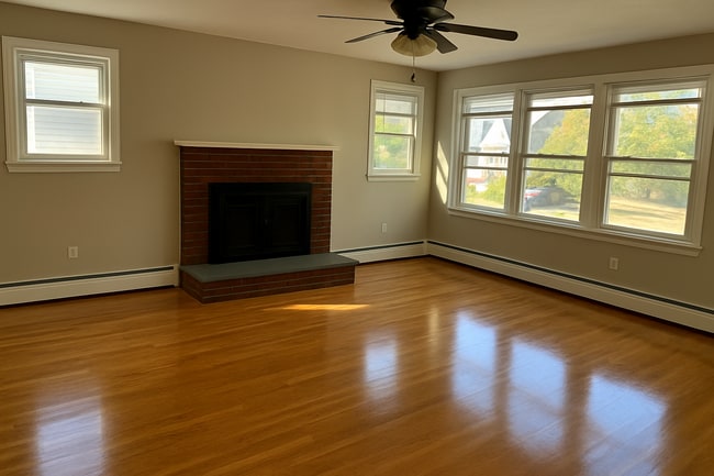 747 Silver St, Unit 1st Floor in Manchester, NH - Building Photo - Building Photo
