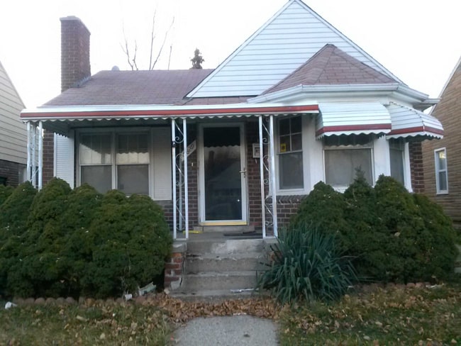 property at 6829 Grandmont Ave