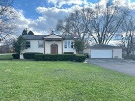 717 E Clarendon Dr in Round Lake Beach, IL - Building Photo