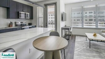 91 Jensen Dr in Houston, TX - Building Photo