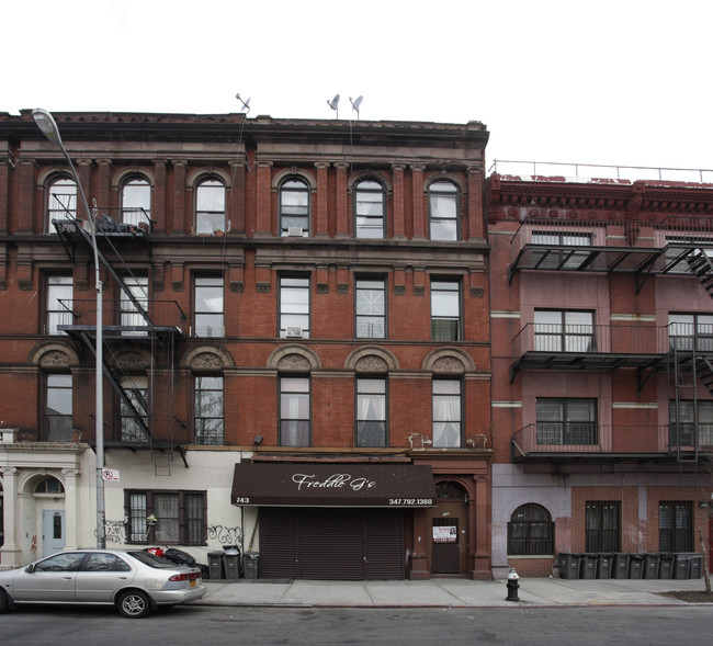 743 Dekalb Ave in Brooklyn, NY - Building Photo - Building Photo