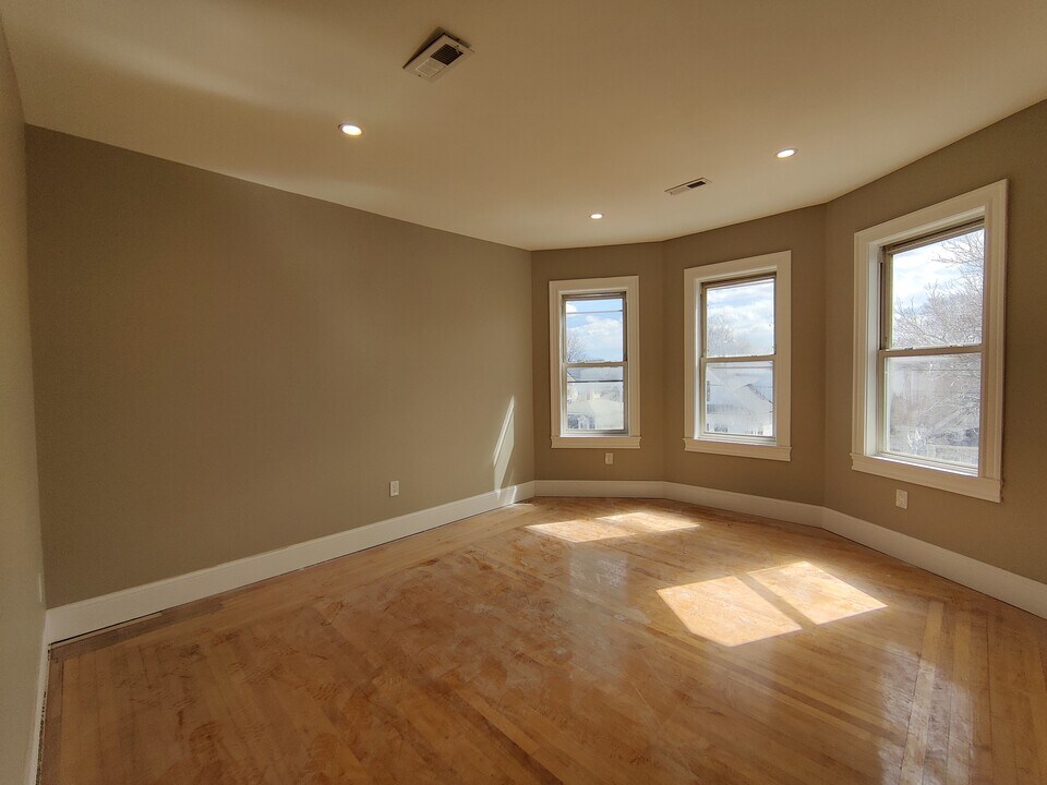 29 Cameron Ave, Unit 3 in Somerville, MA - Foto de edificio