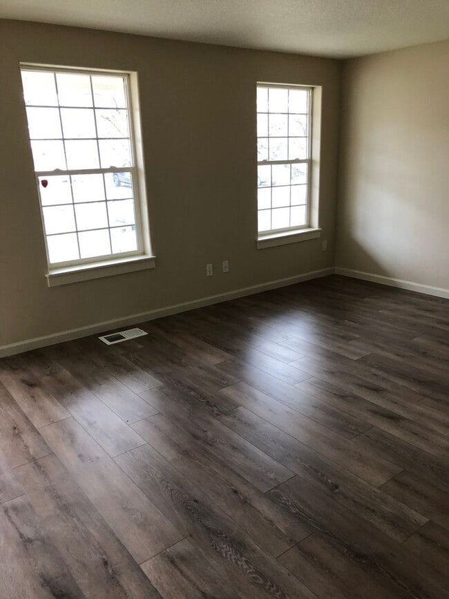 3301 N Meridian St in Newberg, OR - Building Photo - Building Photo