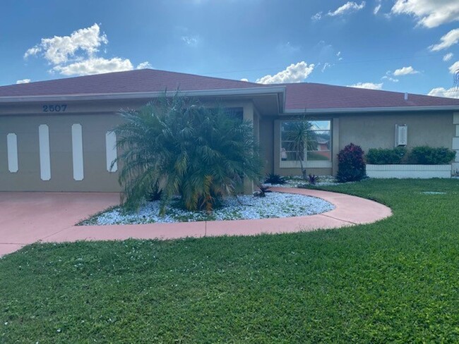 2507 Lake View Blvd in Port Charlotte, FL - Building Photo - Building Photo