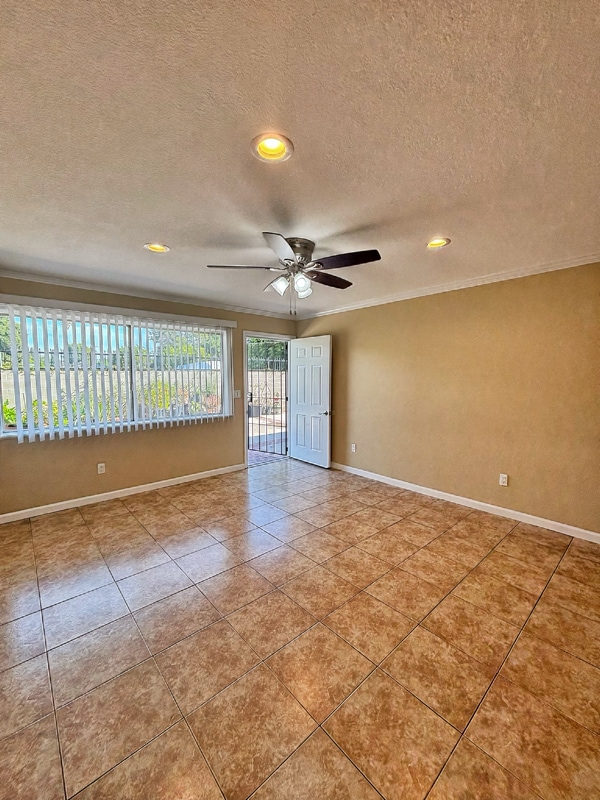 7601 Wyoming St in Westminster, CA - Foto de edificio - Building Photo