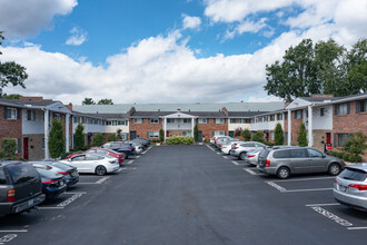 Kenwood Greene in Cincinnati, OH - Building Photo - Building Photo