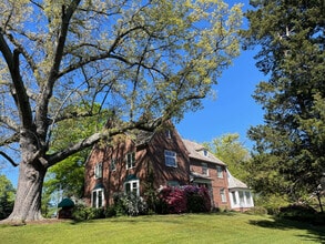 5553 Little Falls Rd in Arlington, VA - Foto de edificio - Building Photo