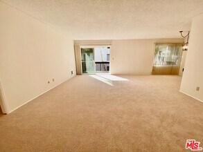 5650 N Sumner Way in Culver City, CA - Building Photo - Building Photo