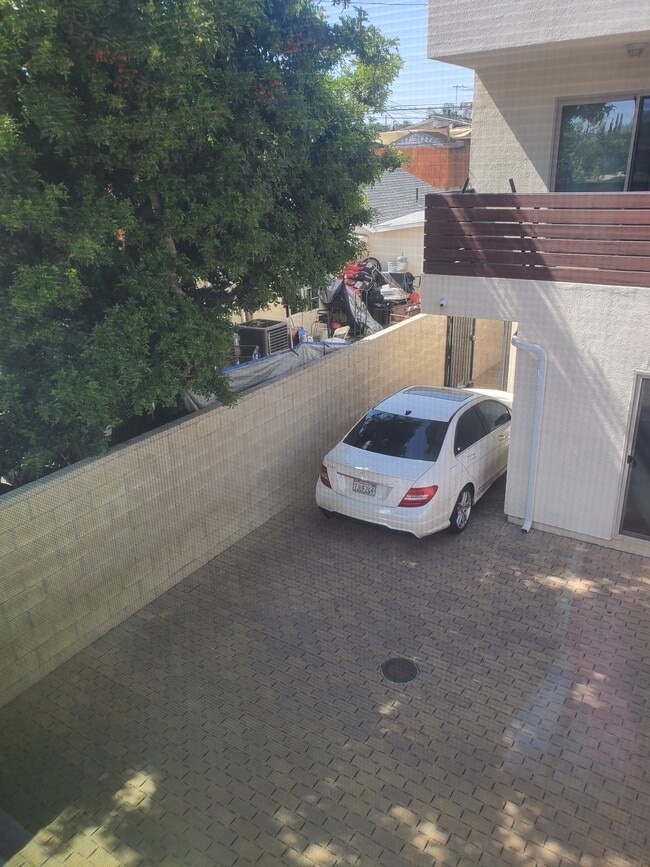 11435 Tiara St in North Hollywood, CA - Foto de edificio - Building Photo