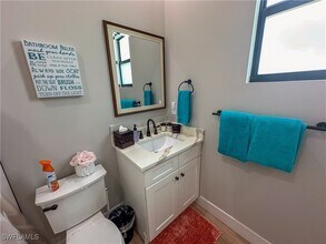 3578 Seagrape Ave in Naples, FL - Foto de edificio - Building Photo