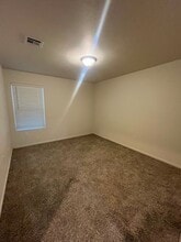 1107 E La Brea Ave in Hobbs, NM - Building Photo - Building Photo