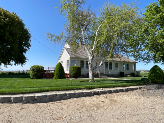 property at 3822 Alameda Dr