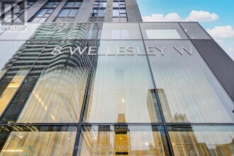 8 Wellesley St W in Toronto, ON - Building Photo - Building Photo