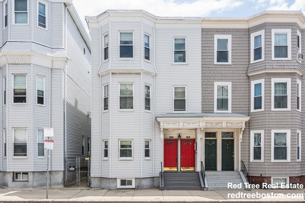 164 L St in Boston, MA - Building Photo