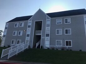 1336 Hunters Rd, Unit E in Harrisonburg, VA - Building Photo