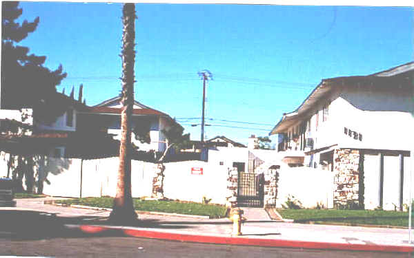 1131 N Onondaga Ave in Anaheim, CA - Building Photo - Building Photo